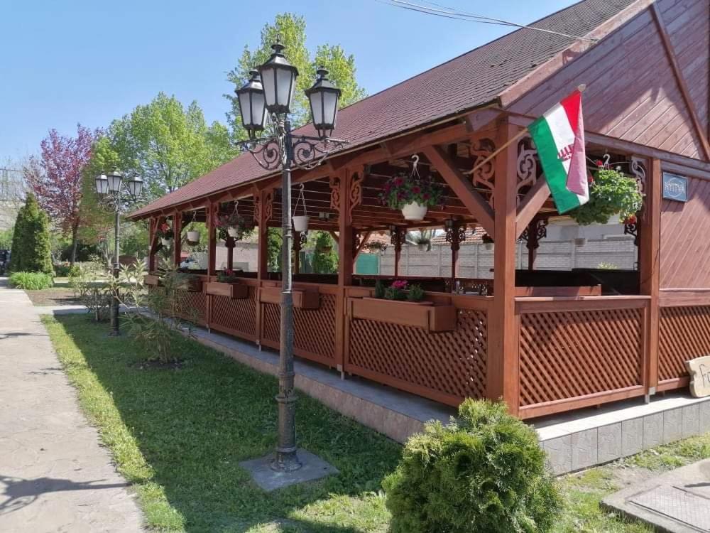 Hat Testver Fogado Domsod Zewnętrze zdjęcie